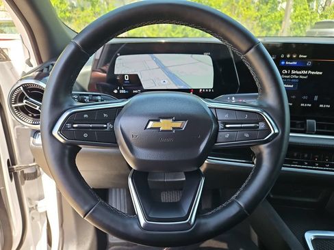 Used 2025 Chevrolet Equinox LT AWD/4WD image 23