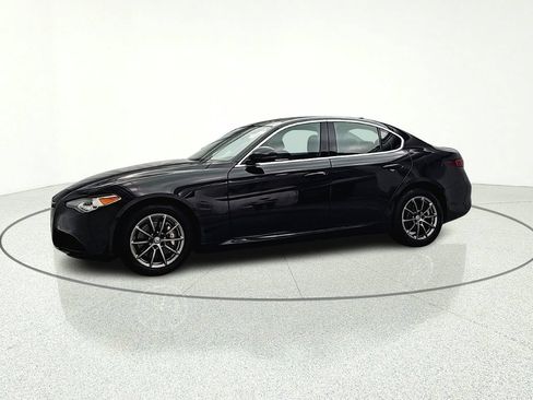 Used 2018 Alfa Romeo Giulia AWD image 3