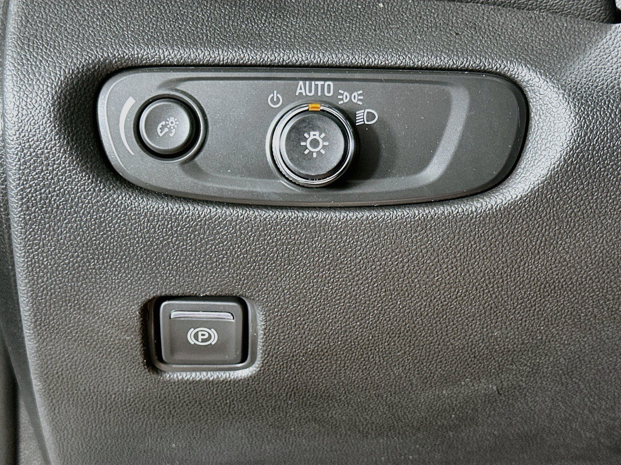 Used 2026 Chevrolet Blazer LT FWD image 17