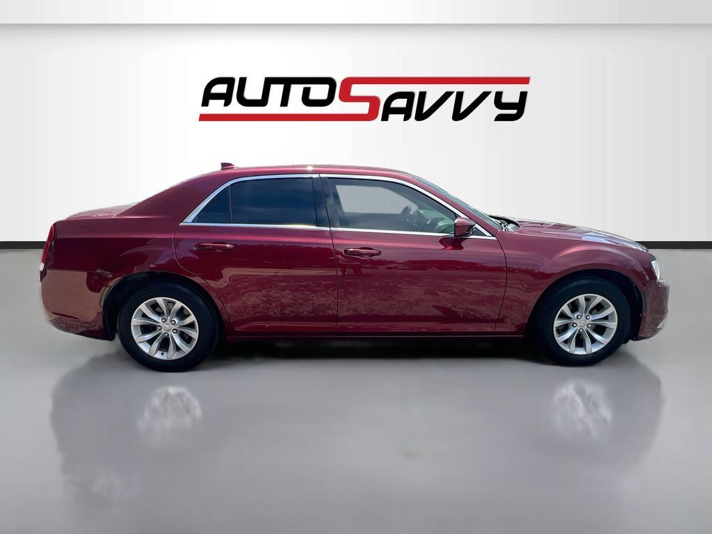 Used 2020 Chrysler 300 Touring RWD image 8