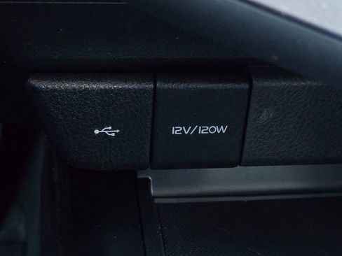 Used 2020 Toyota Camry SE image 21