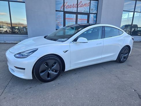 Used 2020 Tesla Model 3 Standard Range Plus image 3