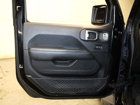 Certified 2018 Jeep Wrangler Unlimited Sahara w/ Dual Top Group image 23