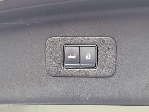 Used 2022 Nissan Armada SL w/ Captain's Chairs Package image 13