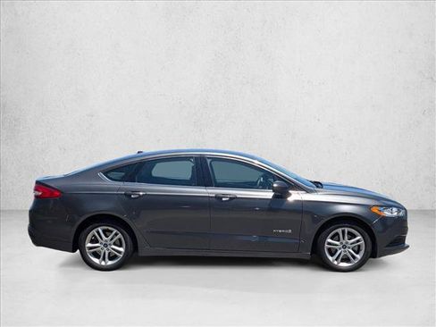 Used 2018 Ford Fusion SE FWD image 4