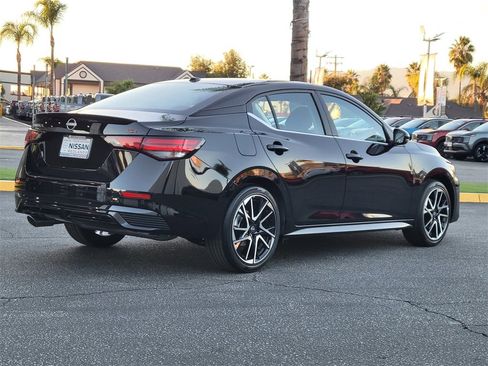 New 2025 Nissan Sentra SR image 3