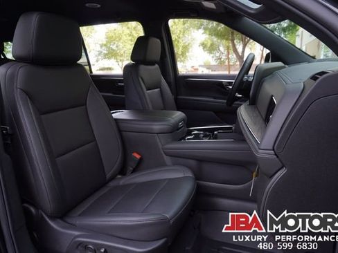 Used 2025 Chevrolet Suburban LT RWD image 10