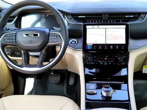 New 2025 Jeep Grand Cherokee Limited image 21