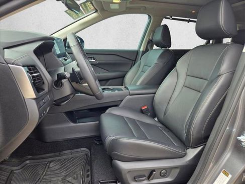 Used 2024 Nissan Rogue SL w/ SL Premium Package image 16