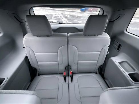 Used 2022 GMC Acadia SLT image 28