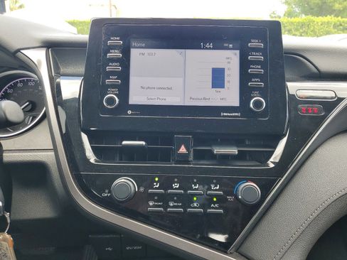 Used 2021 Toyota Camry LE image 22