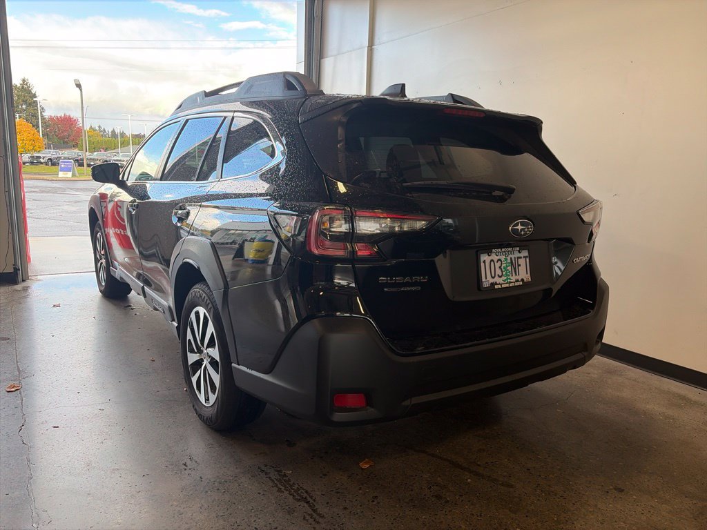 Used 2023 Subaru Outback Premium AWD/4WD image 4
