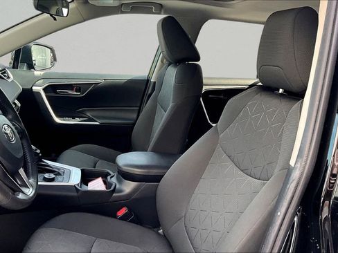 Used 2021 Toyota RAV4 XLE w/ Convenience Package image 19