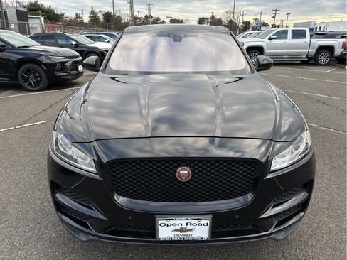 Used 2020 Jaguar F-PACE Premium image 2