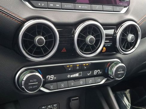 Used 2022 Nissan Sentra SR w/ SR Premium Package image 16