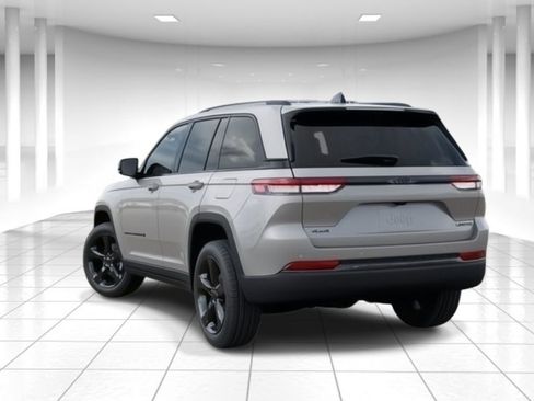 New 2025 Jeep Grand Cherokee Limited w/ Luxury Tech Group II image 3