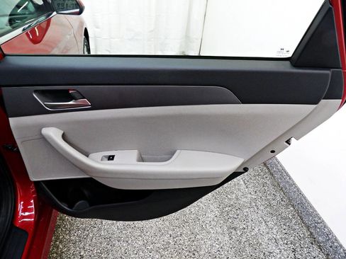 Used 2019 Hyundai Sonata SE w/ Cargo Package image 12