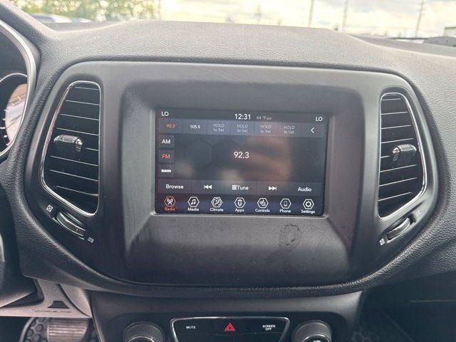 Used 2019 Jeep Compass Latitude w/ Cold Weather Group AWD/4WD image 16
