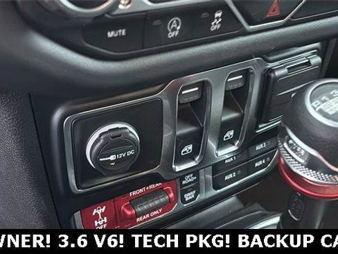 Used 2024 Jeep Wrangler Rubicon w/ Technology Group image 15