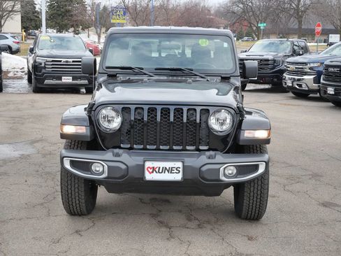 Used 2021 Jeep Gladiator Sport image 2