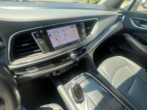 Used 2020 Buick Enclave Premium w/ Sun and Sites Package AWD/4WD image 24