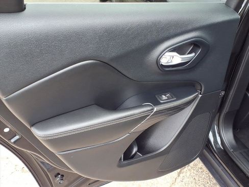 Used 2015 Jeep Cherokee Limited w/ Trailer Tow Group image 12