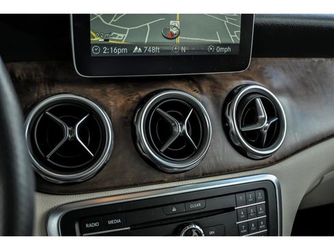 Used 2018 Mercedes-Benz GLA 250 4MATIC image 21