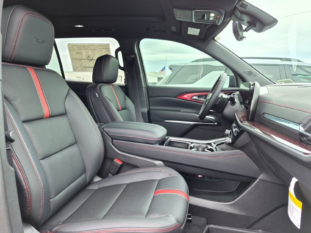 New 2026 Chevrolet Traverse RS w/ LPO, Floor Liner Package FWD image 31