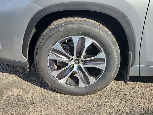 Used 2022 Toyota Highlander XLE image 14