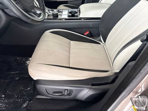 Used 2018 Land Rover Range Rover Velar R-Dynamic SE AWD/4WD image 10