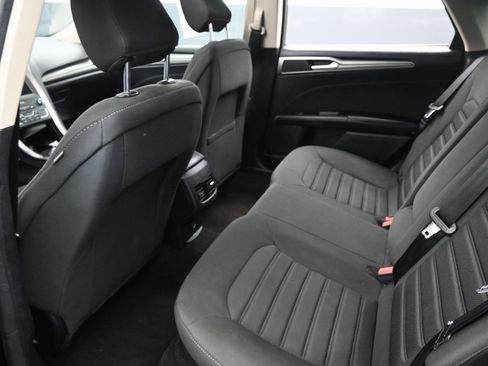 Used 2020 Ford Fusion SE image 31