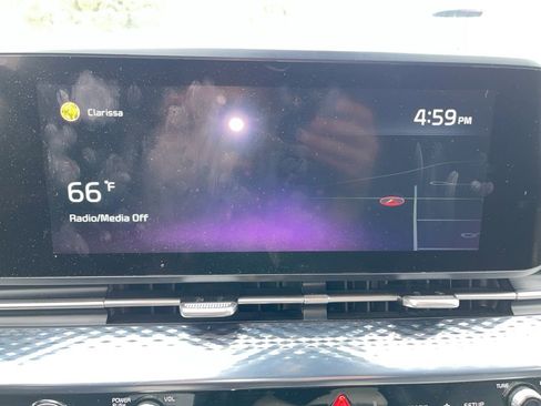 Used 2022 Kia Carnival SX Prestige image 9