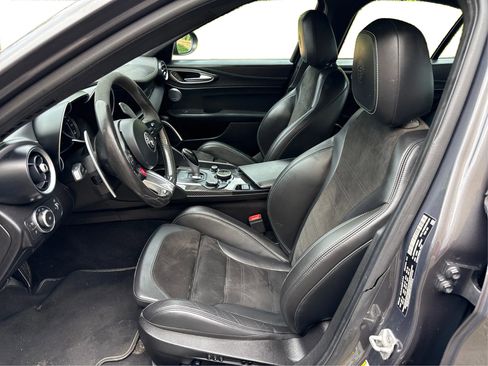 Used 2018 Alfa Romeo Giulia Quadrifoglio w/ Driver Assist Dynamic Package RWD image 9