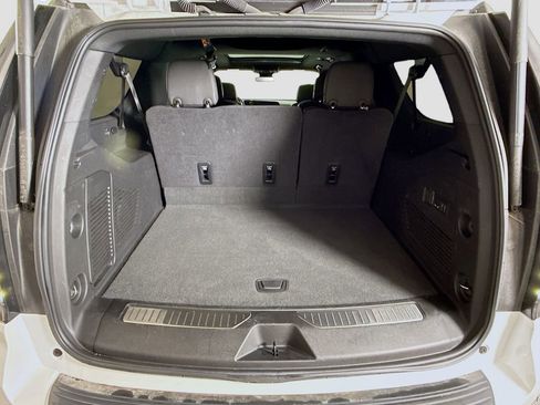 Used 2025 Chevrolet Suburban RST w/ RST Capability Package image 27