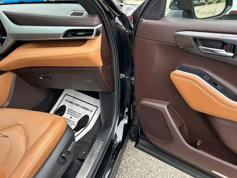 Used 2022 Toyota Highlander Platinum image 29