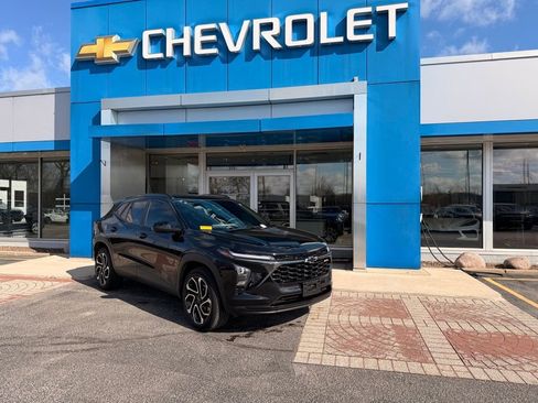 Used 2024 Chevrolet Trax RS w/ Sunroof Package image 1