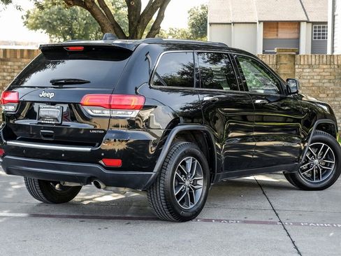 Used 2018 Jeep Grand Cherokee Limited image 16