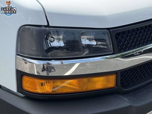Used 2025 Chevrolet Express 2500 w/ Driver Convenience Package RWD image 8