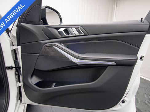 Used 2024 BMW X5 xDrive40i w/ M Sport Package AWD/4WD image 32