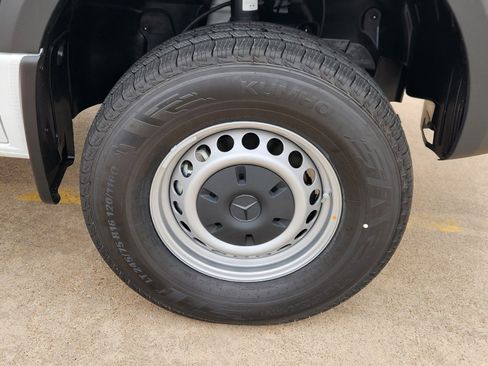 New 2025 Mercedes-Benz Sprinter 2500 image 11