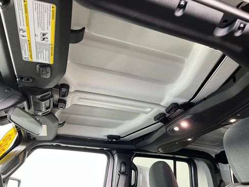 Used 2026 Jeep Gladiator Sport image 17