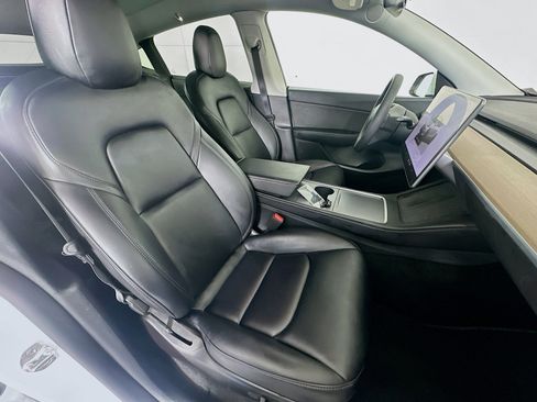 Used 2022 Tesla Model Y Long Range image 29