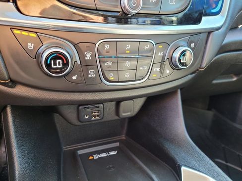Used 2021 Chevrolet Traverse Premier w/ Redline Edition FWD image 27