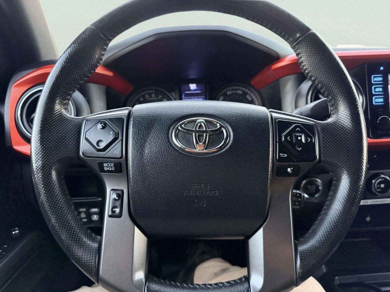 Used 2017 Toyota Tacoma TRD Sport w/ Tow Package (A/T) AWD/4WD image 30