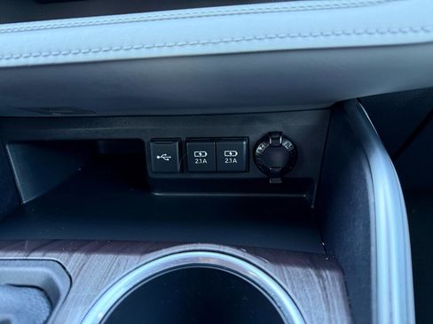 Used 2021 Toyota Highlander Limited image 34