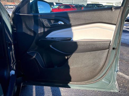 Used 2025 Chevrolet Trax LT image 12