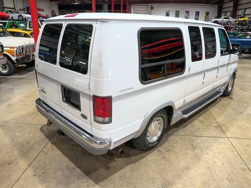 Used 1999 Ford E-150 and Econoline 150 RWD image 17