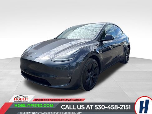 Used 2024 Tesla Model Y Long Range AWD/4WD image 1