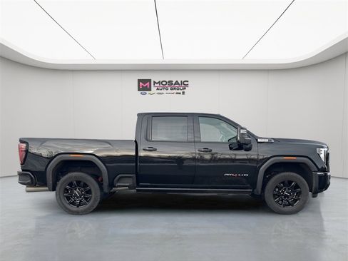 Used 2025 GMC Sierra 2500 AT4 w/ AT4 Premium Plus Package image 8