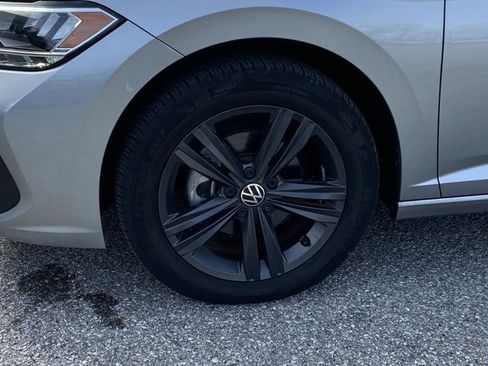 Used 2022 Volkswagen Jetta SE image 9